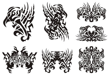 部落不寻常的黑白鹰符号。 抽象的尖鹰符号，张开的翅膀，蝴蝶从他身上形成一个框架和双符号