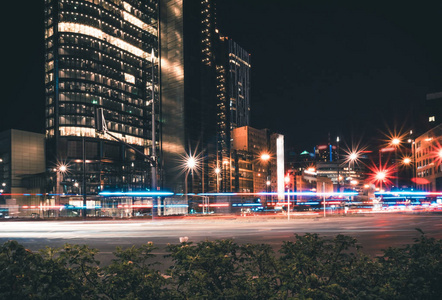 夜街道在背景