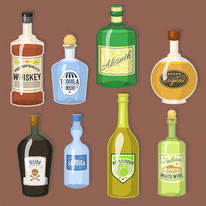 酒精强的饮料在瓶卡通玻璃威士忌白兰地白兰地酒矢量插画
