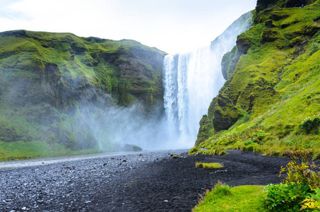 冰岛南部的巨大瀑布