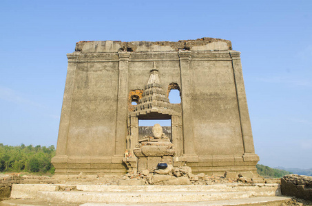 柬埔寨吴哥历史公园苏霍泰的破庙古代的破庙里带湖的大城府破庙在中央