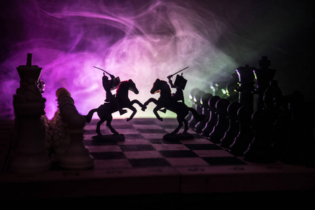 中世纪的战斗场景,棋盘上有骑兵和步兵.