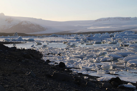 冰岛Jokulsarlon泻湖美丽的寒冷景观图片冰岛冰川泻湖湾。 冰岛欧洲东南部的Vatnajokull国家公园。