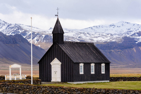 budakirkja黑教堂冰岛的热门旅游景点位于布迪尔斯奈费尔斯斯半岛的一个小村庄，冰岛欧洲