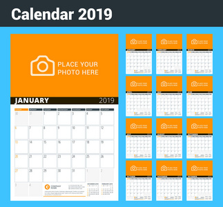墙日历规划师2019年。矢量设计打印模板与位置的照片和笔记。月亮的相位。星期从星期天开始。12个月