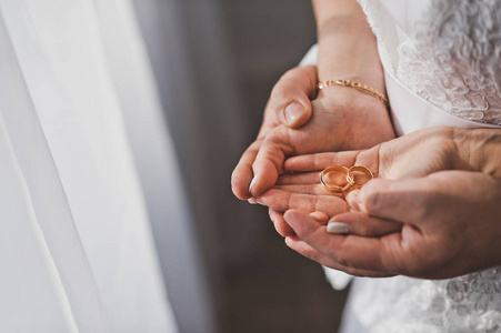 s palm with wedding rings.