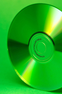 用绿色铸造的CD