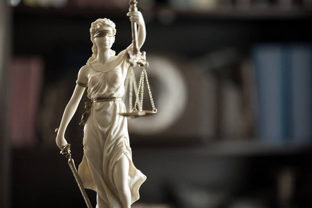 法官的锤子是正义的天平. 法庭主题.照片