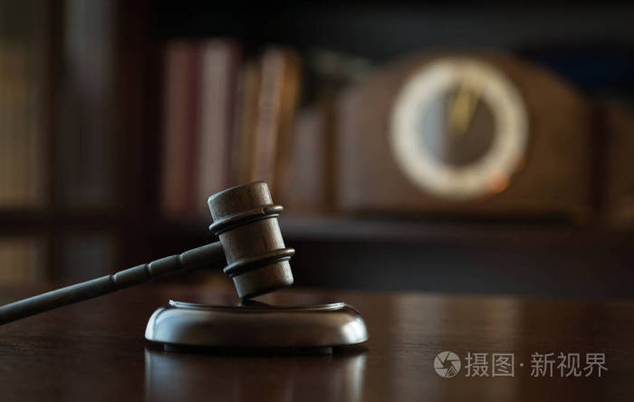 法律和司法概念. 法官的锤子是正义的天平. 法庭主题.