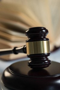 法官锤子图片-法官锤子素材-法官锤子插画-摄图新视界