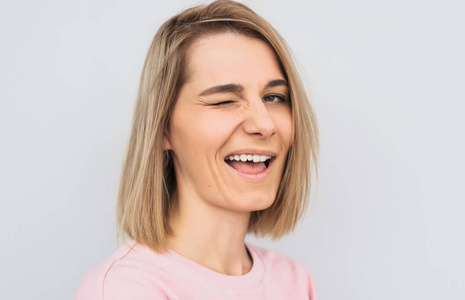 明亮的面部表情图片