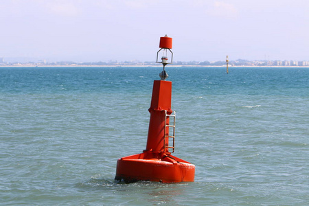 灯塔是大型水库沿岸的一种导航设备