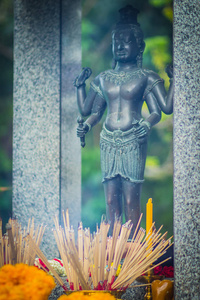 梵天祭拜仪式用万寿菊轮花和香棍