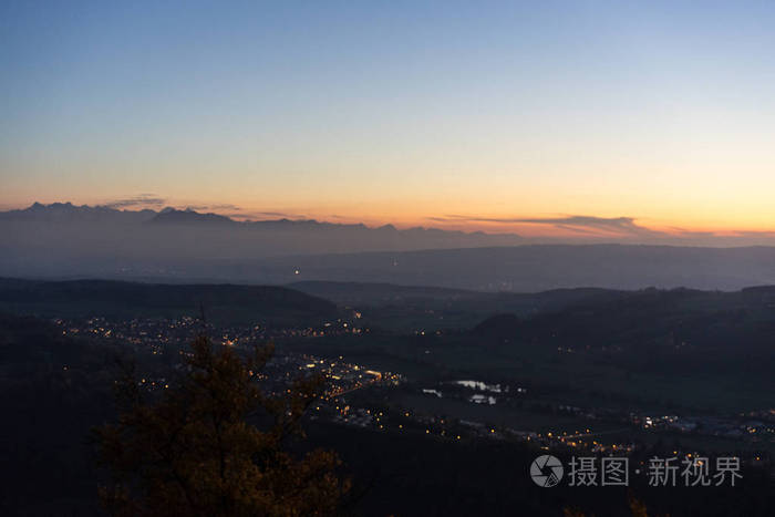 日落风景全景与橙色天空