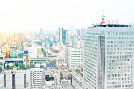 亚洲商业概念全景现代城市景观建筑鸟眼鸟瞰日出清晨蓝天名古屋电视塔日本名古屋混合手绘素描插图