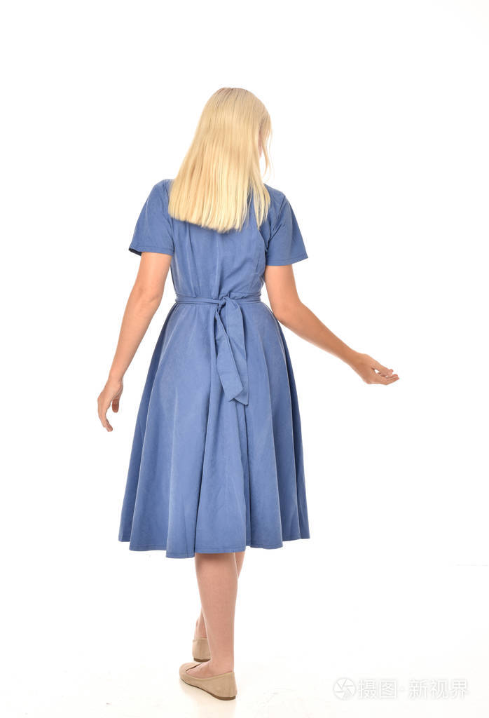 站姿背对着相机. 孤立在白色工作室背景上.