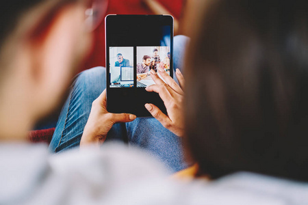 婚姻选择在现代平板电脑网站上的应用照片