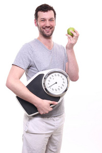 白种人体重秤和苹果