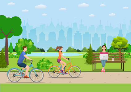 几个骑自行车的市民公园图片