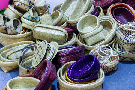 泰国市场手工制作的社区产品编织柳条篮子水果篮