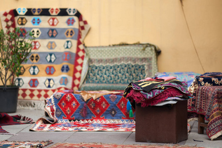 格鲁吉亚第比利斯欧洲传统地毯和具有典型几何图案的基利姆地毯