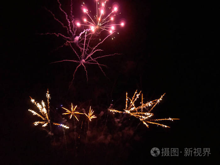 烟花或照明弹作为第一类爆炸装置.