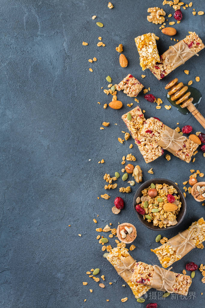 饮食营养早餐概念健康的自制谷物麦片麦片粥燕麦坚果干浆果在舒适的