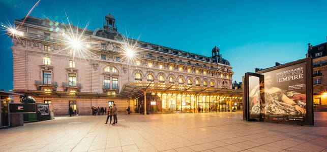 Orsay at night. It39