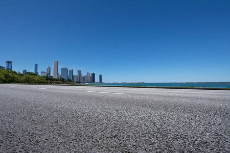 现代城市芝加哥的沥青公路