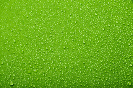 水滴从家里凝结在窗户上.玻璃材质大的 spalash.