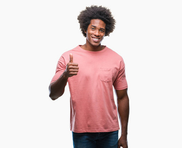 黑人表情美国黑人男子在孤立的背景下,用手做快乐的竖起大拇指的手势.