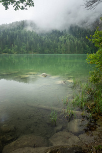 奥地利美丽的湖泊，奥地利的Gleinkersee。