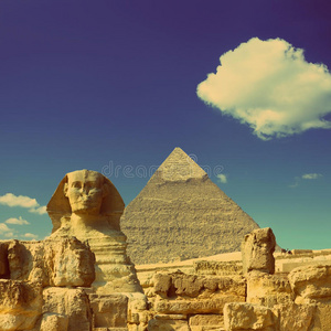 埃及基奥普斯金字塔和狮身人面像复古风格