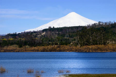 火山湖图片