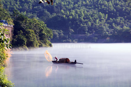 东江湖钓鱼图片