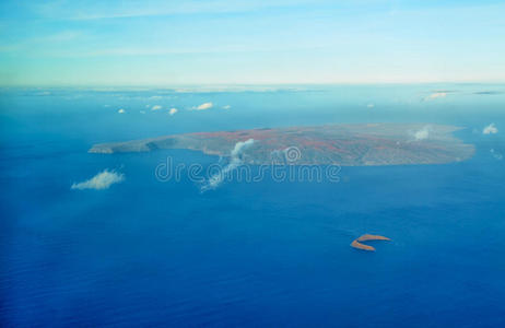 莫洛基尼和卡胡拉威岛的鸟瞰图