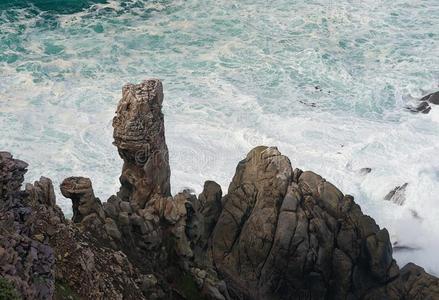 岩石和波浪