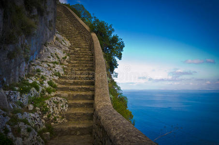 从菲尼西亚人的台阶和阿纳卡普里走出来