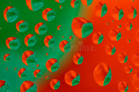 橙色和绿色水滴