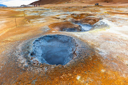 冰岛hverir地热区的热泥浆罐