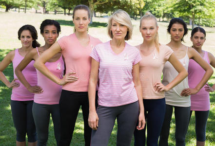 支持乳腺癌意识的妇女