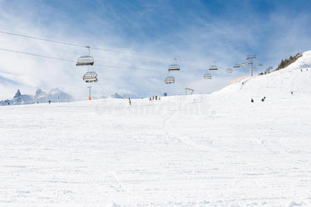 从奥地利戈尔姆滑雪场看蒙塔丰山谷