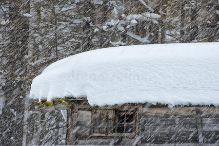 雪山小屋图片