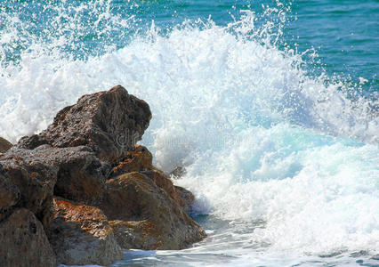冲击海浪海浪冲击岩石照片