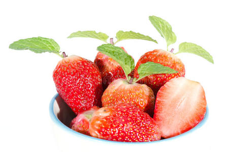 草莓。孤立在白色背景上。