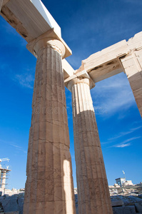 多立克柱。希腊雅典