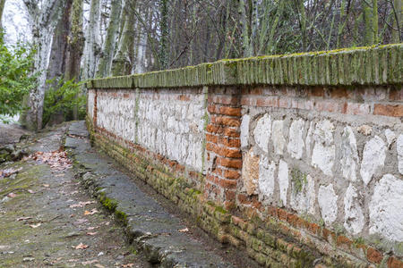 塔霍河上的墙。阿兰朱兹，马德里，西班牙世界遗产
