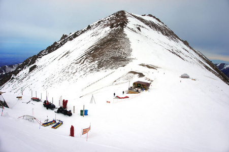 哈萨克斯坦阿拉木图奇姆布拉克高山或 Chimbulak 滑雪胜地