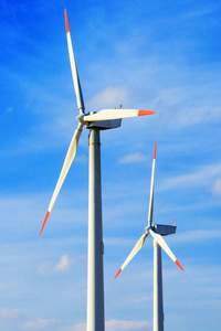 捷克共和国的风力发电厂是绿色能源的来源。 涡轮绿色能源电力技术理念。 可再生风能。 风电场中风力涡轮机的发电。 可持续能源