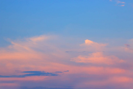 早晨的云彩和天空. 新鲜空气.照片